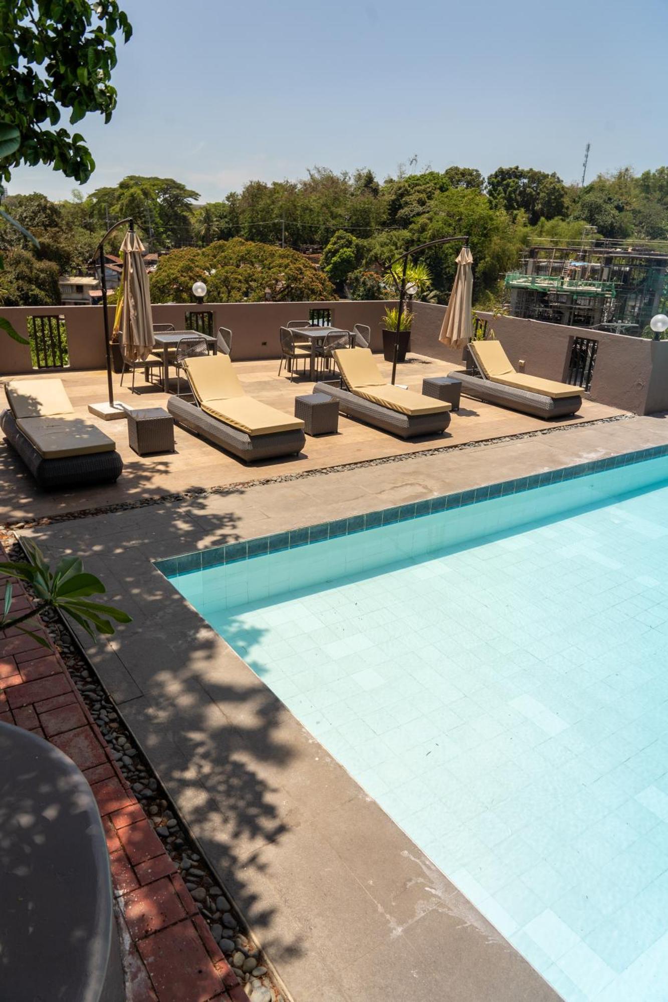 Altaroca Mountain Resort Antipolo Bagian luar foto