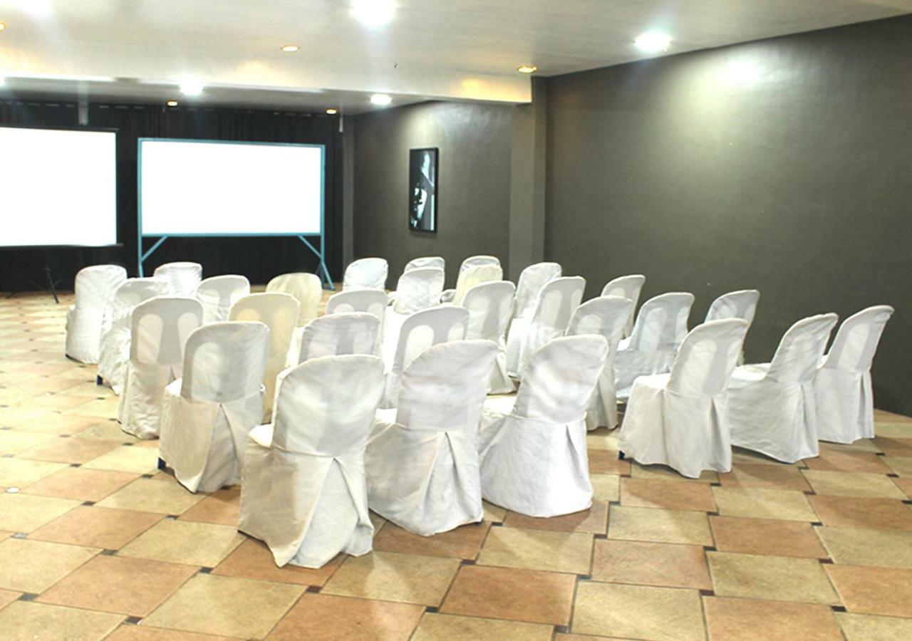 Altaroca Mountain Resort Antipolo Bagian luar foto